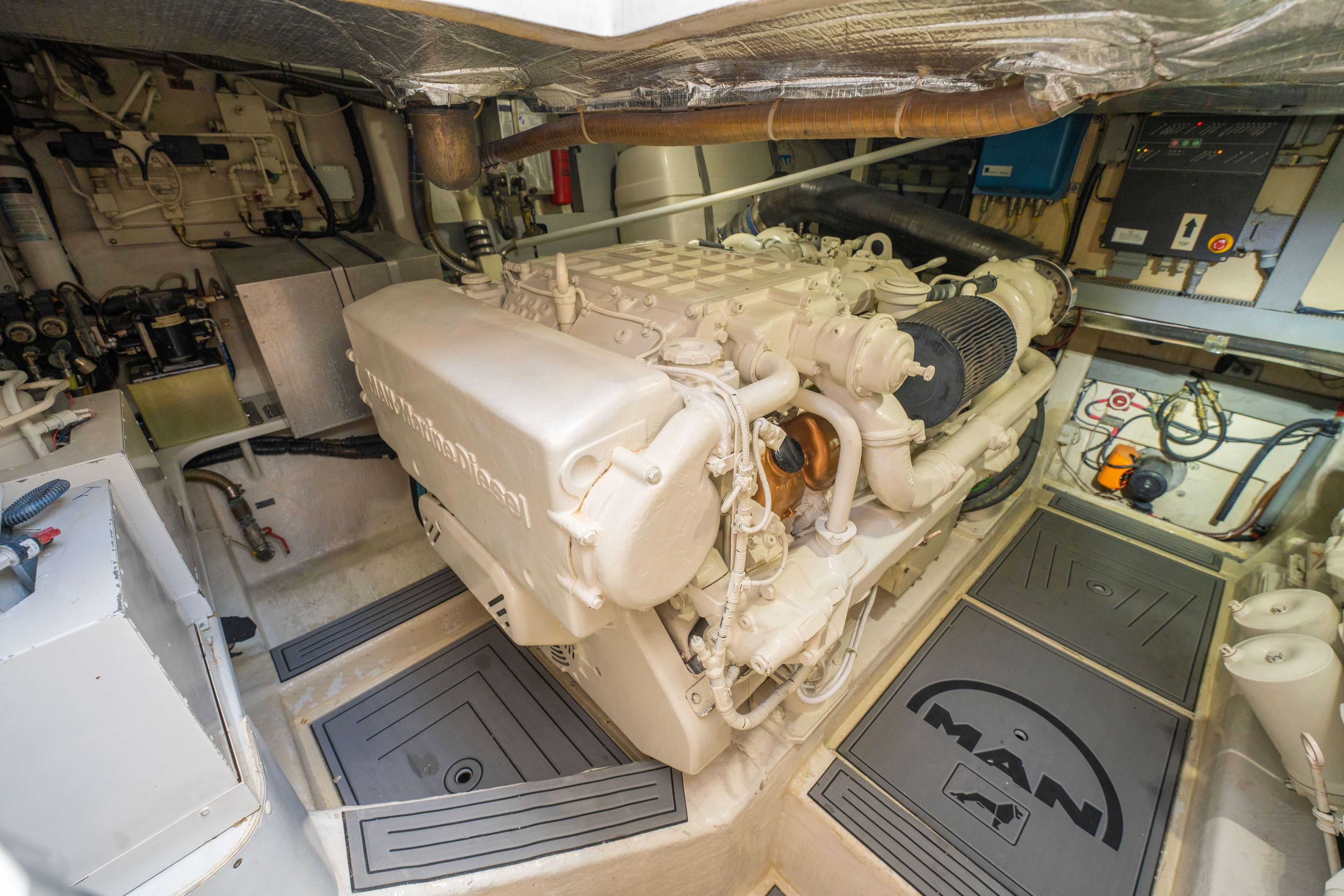 2003 Pershing 52 