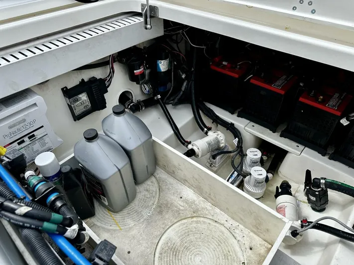 Bottoms Up Yacht Photos Pics 2019 Boston Whaler 330 Outrage - Image 31