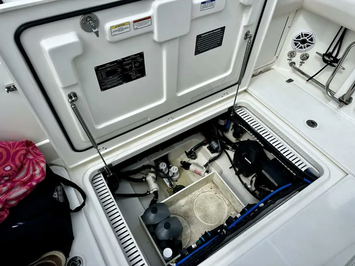 Bottoms Up Yacht Photos Pics 2019 Boston Whaler 330 Outrage - Image 29