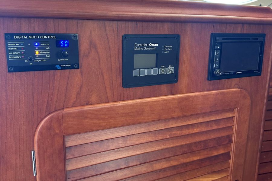 2014 Hinckley Picnic Boat MKIII