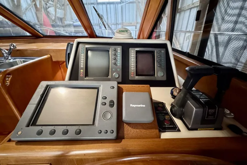  Yacht Photos Pics Control panel of a 1998 Ocean Alexander 420 yacht with navigation equipment.