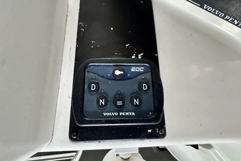  Yacht Photos Pics Volvo Penta EDC control panel on 1998 Ocean Alexander 420 yacht.