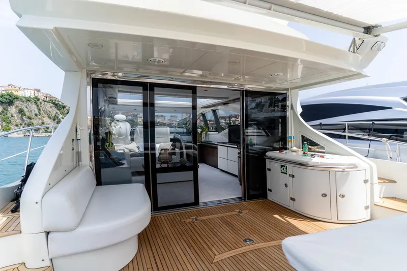 Barba III Yacht Photos Pics Luxurious 2013 Azimut AZ 62S ITALIA yacht interior with sleek design and modern amenities.