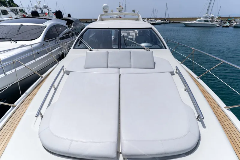 Barba III Yacht Photos Pics Luxurious 2013 Azimut AZ 62S ITALIA yacht with spacious sunbathing deck in marina.