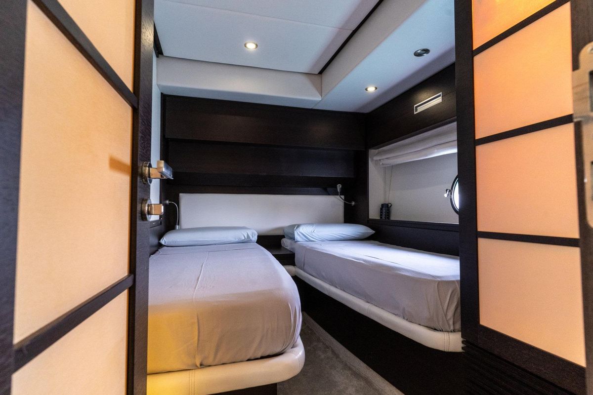 2013 Azimut 62 