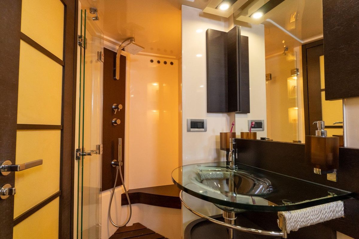 2013 Azimut 62 
