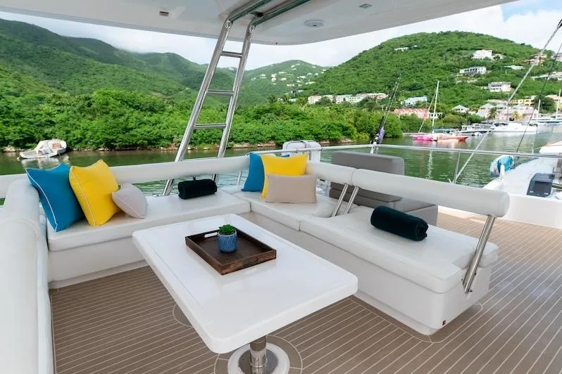 Ruby One Yacht Photos Pics Leopard 58 Flybridge