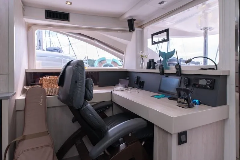 Ruby One Yacht Photos Pics Leopard 58 navigation table