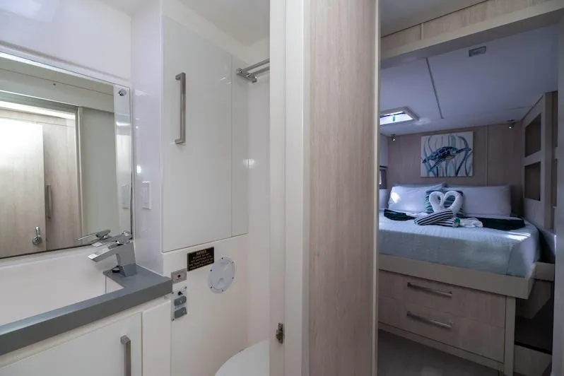 Ruby One Yacht Photos Pics Catamaran Leopard 58 ensuite bathroom