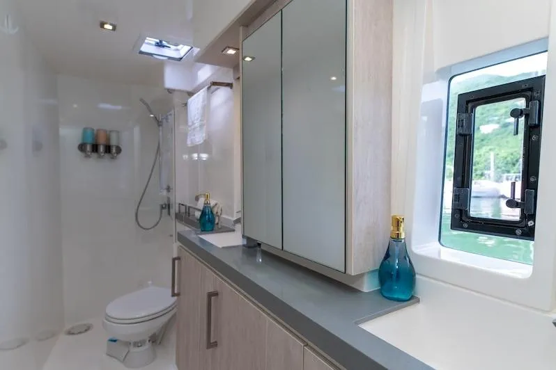 Ruby One Yacht Photos Pics Catamaran Leopard 58 bathroom