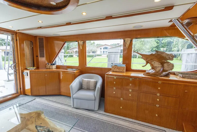 Bluewater Yacht Photos Pics Luxurious interior of 2005 Ocean Alexander Raised Pilothouse Flybridge Sedan yacht.