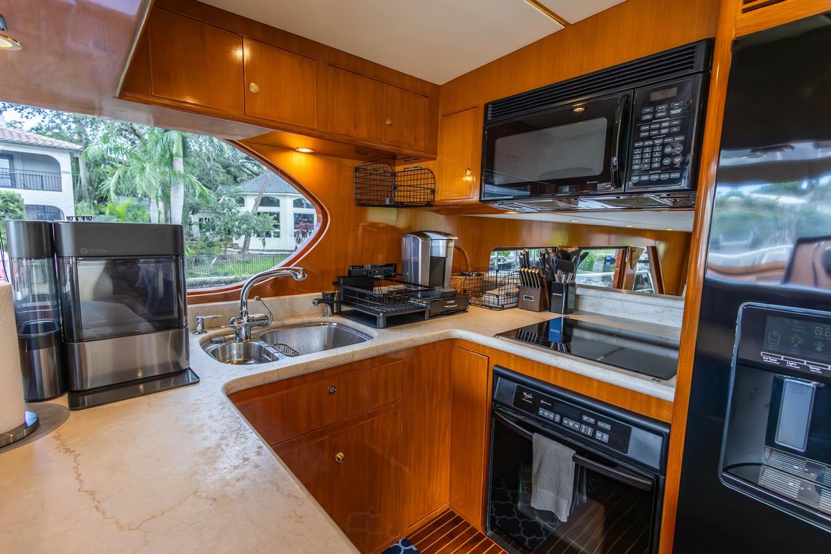 2005 Ocean Alexander 64 