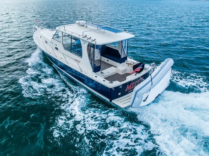 Misty Yacht Photos Pics 2007 Mainship Pilot 34 cruising on open water, rear view.