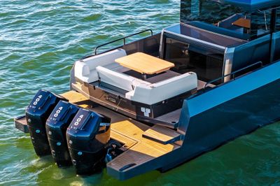 Yacht