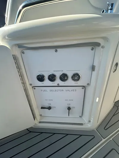  Yacht Photos Pics Fuel selector panel on 2001 Sea Ray 410 Express Cruiser boat.