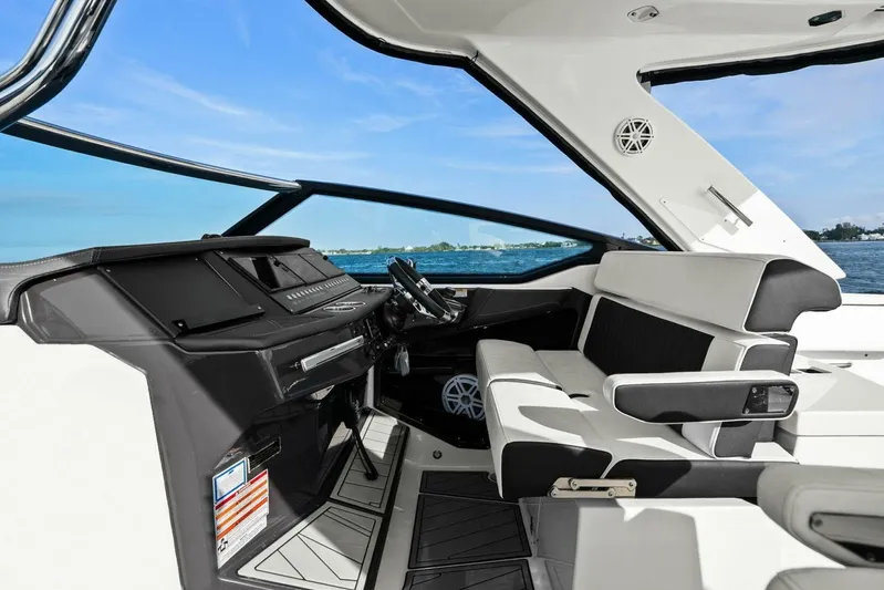  Yacht Photos Pics 2023 Monterey 385 SS - Helm