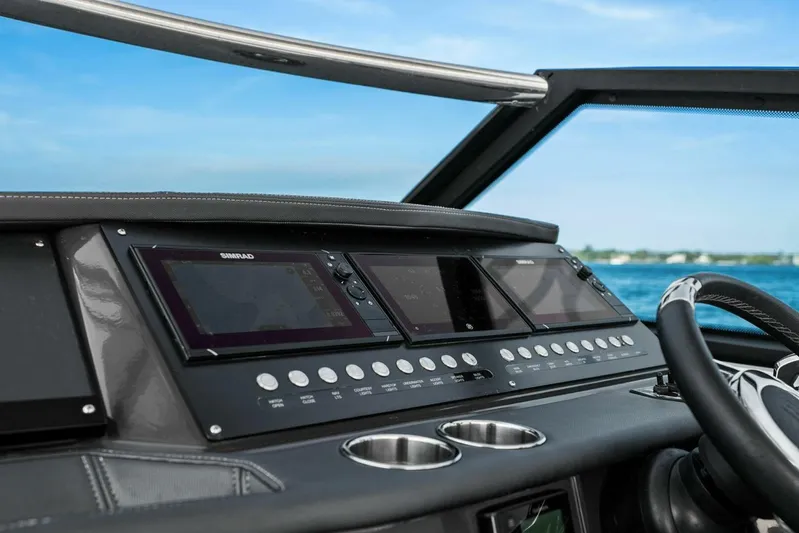  Yacht Photos Pics 2023 Monterey 385 SS - Helm