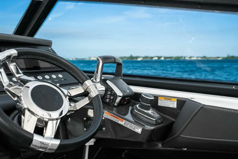  Yacht Photos Pics 2023 Monterey 385 SS - Helm