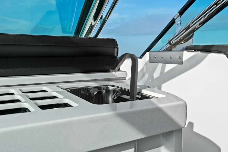  Yacht Photos Pics 2023 Monterey 385 SS - Sink