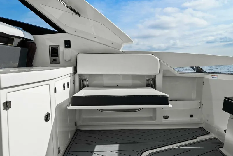  Yacht Photos Pics 2023 Monterey 385 SS - Seating