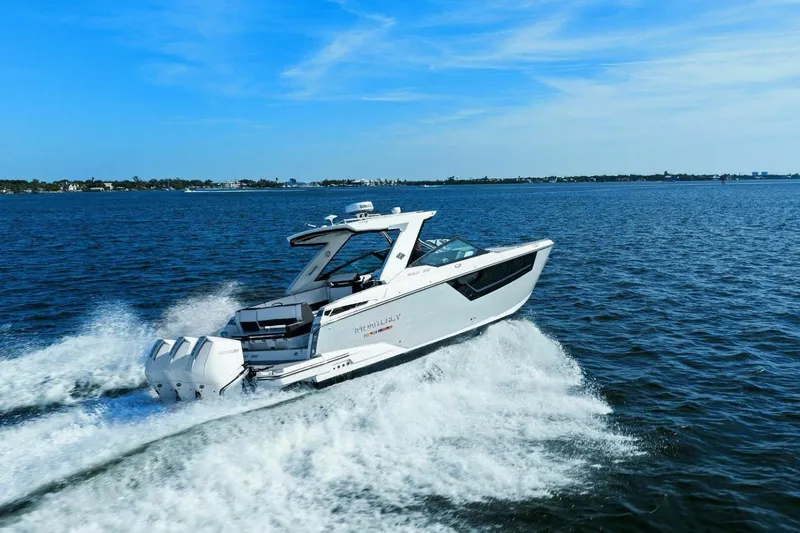  Yacht Photos Pics 2023 Monterey 385 SS - Profile