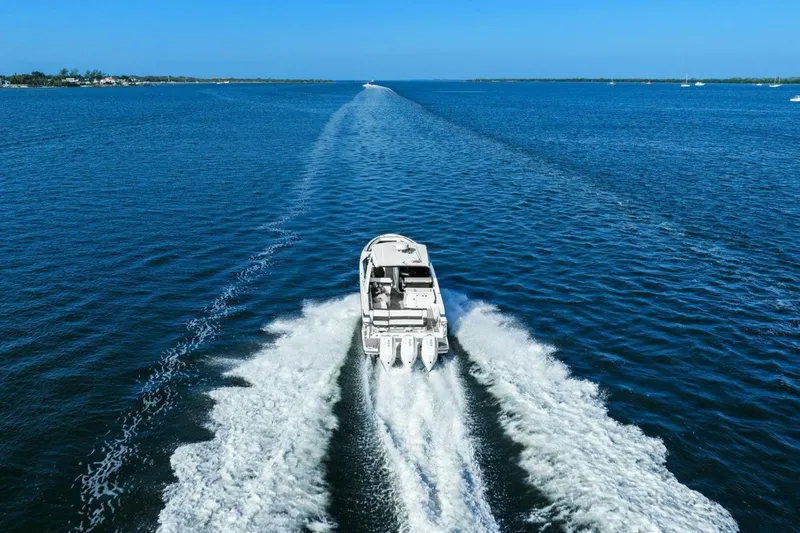  Yacht Photos Pics 2023 Monterey 385 SS - Profile