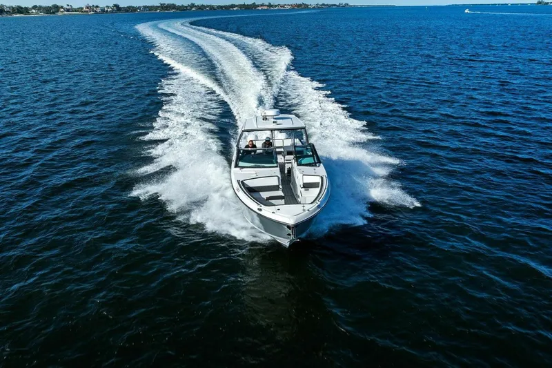  Yacht Photos Pics 2023 Monterey 385 SS - Profile