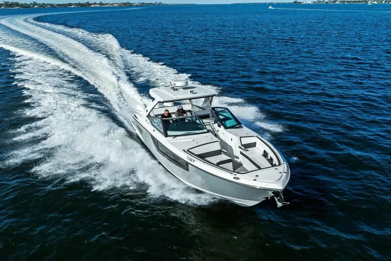  Yacht Photos Pics 2023 Monterey 385 SS - Profile