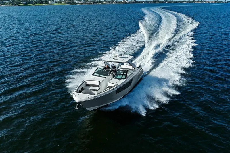  Yacht Photos Pics 2023 Monterey 385 SS - Profile