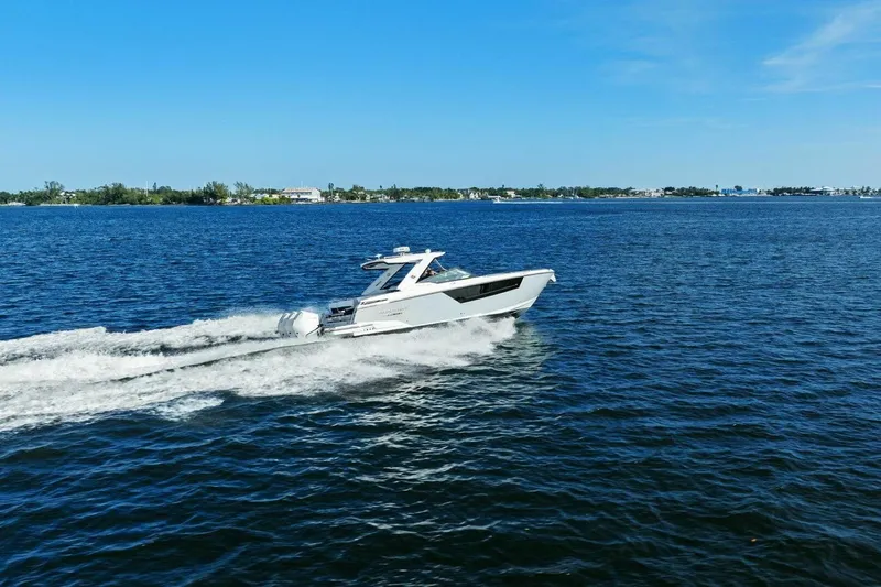  Yacht Photos Pics 2023 Monterey 385 SS - Profile