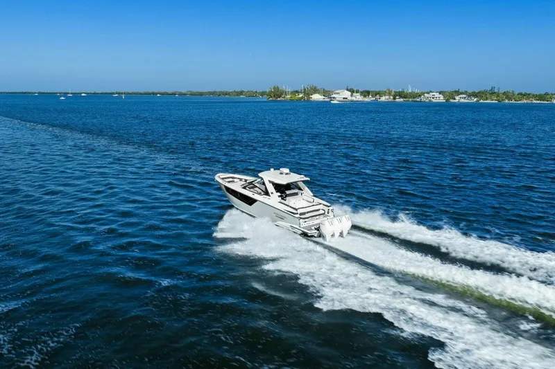  Yacht Photos Pics 2023 Monterey 385 SS - Profile