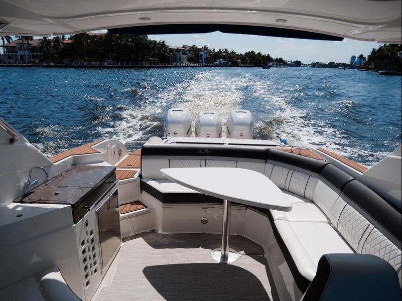 2018 Sea Ray 350 SLX OB