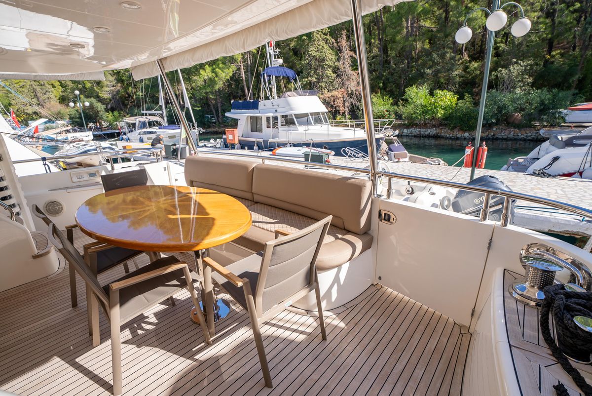 2008 Princess 74 
