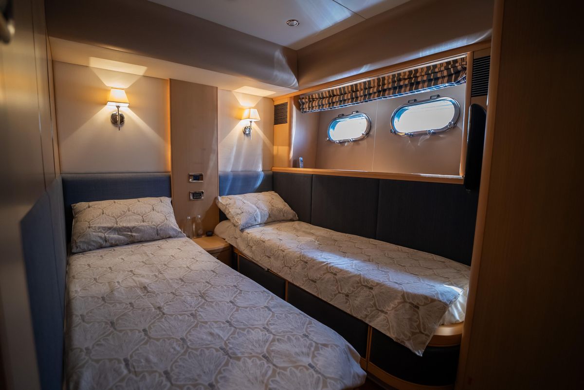 2008 Princess 74 