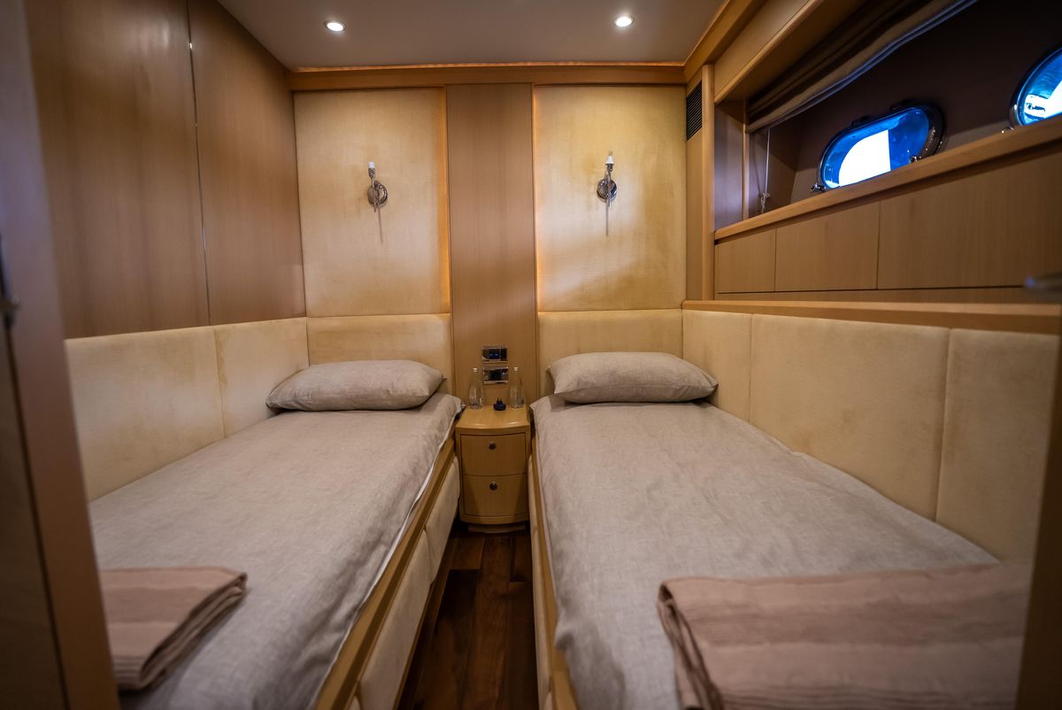 2008 Princess 74 