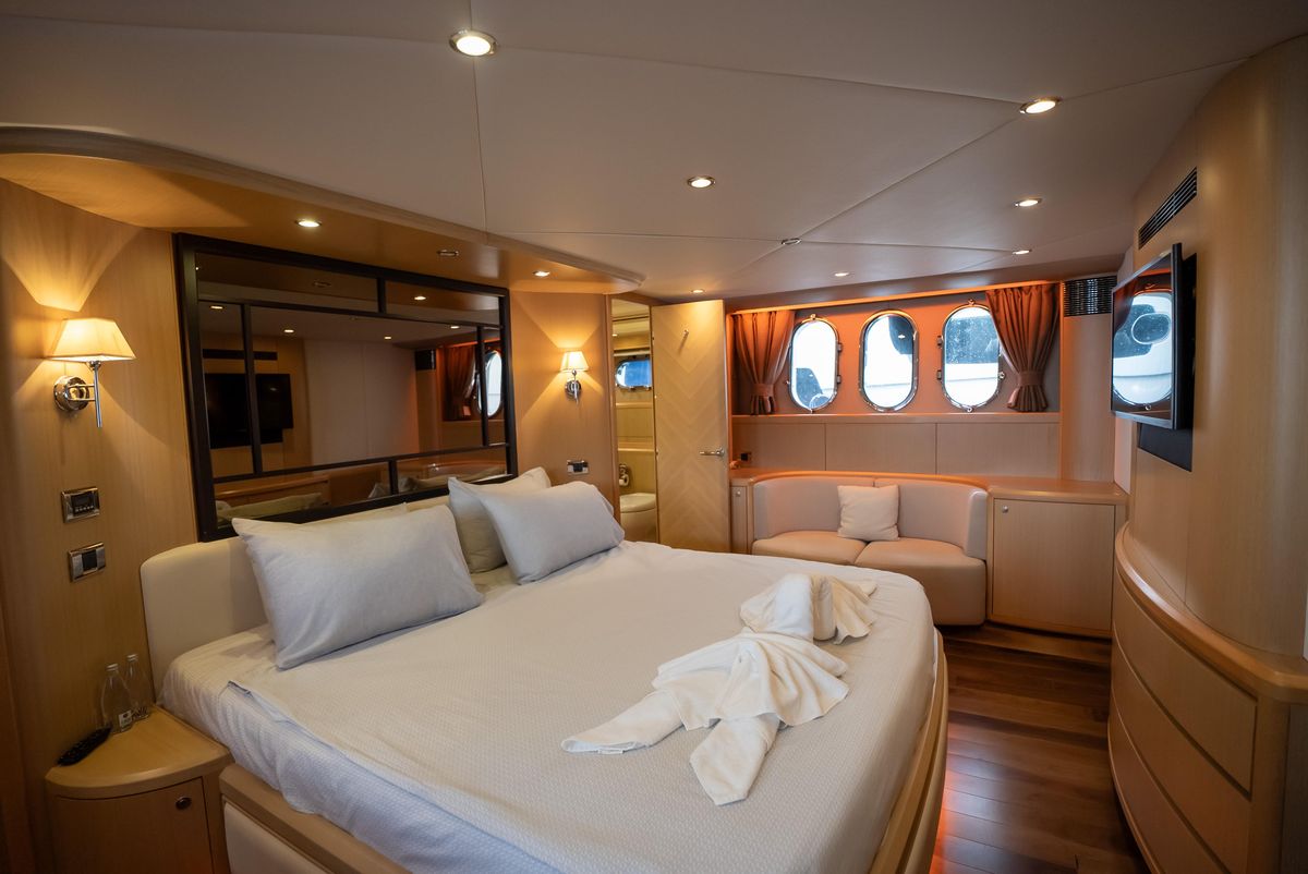 2008 Princess 74 