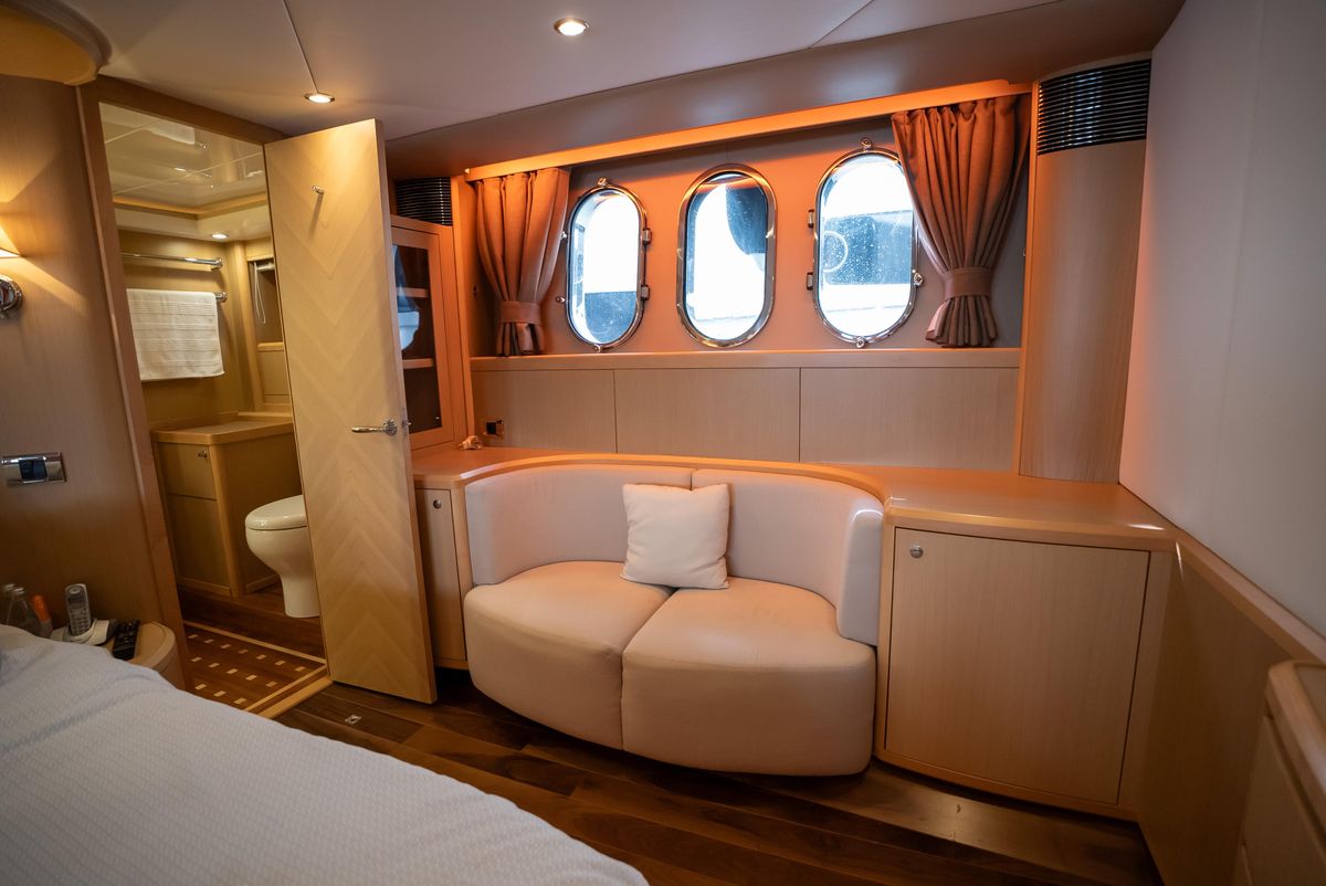 2008 Princess 74 