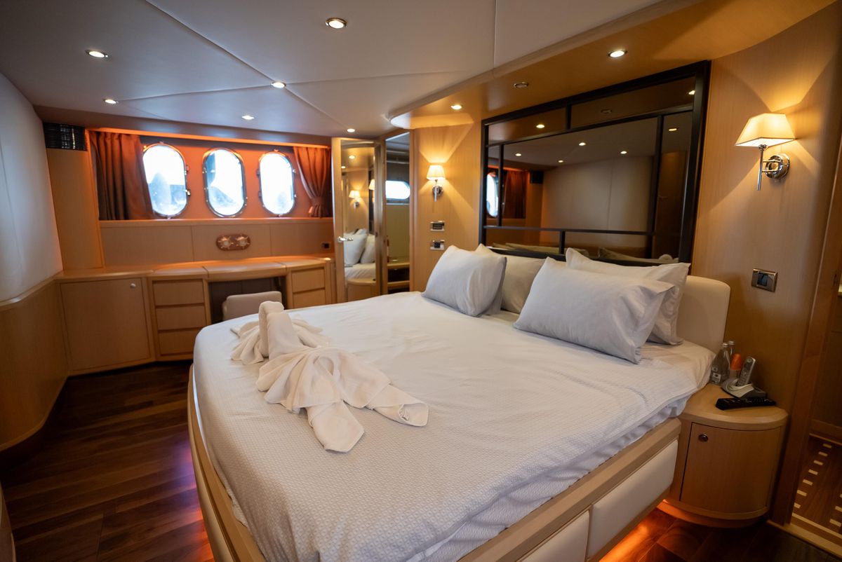 2008 Princess 74 