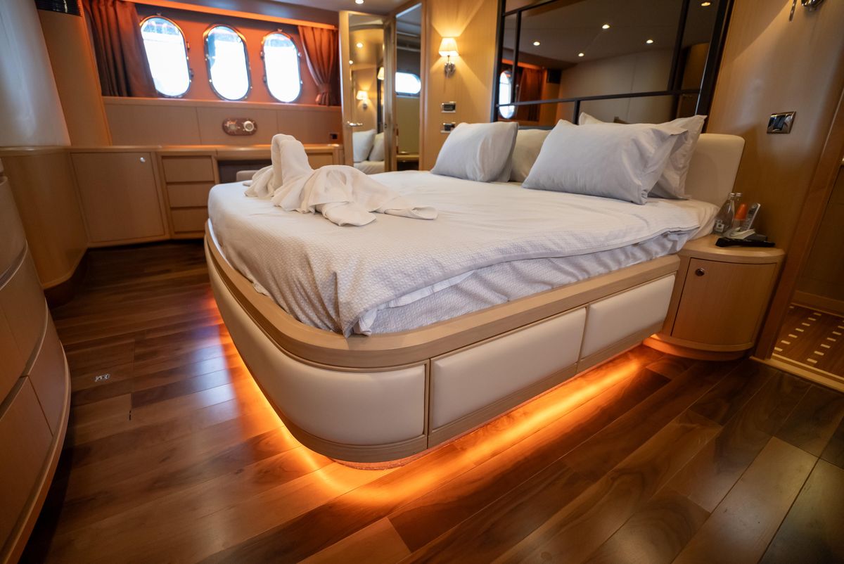 2008 Princess 74 