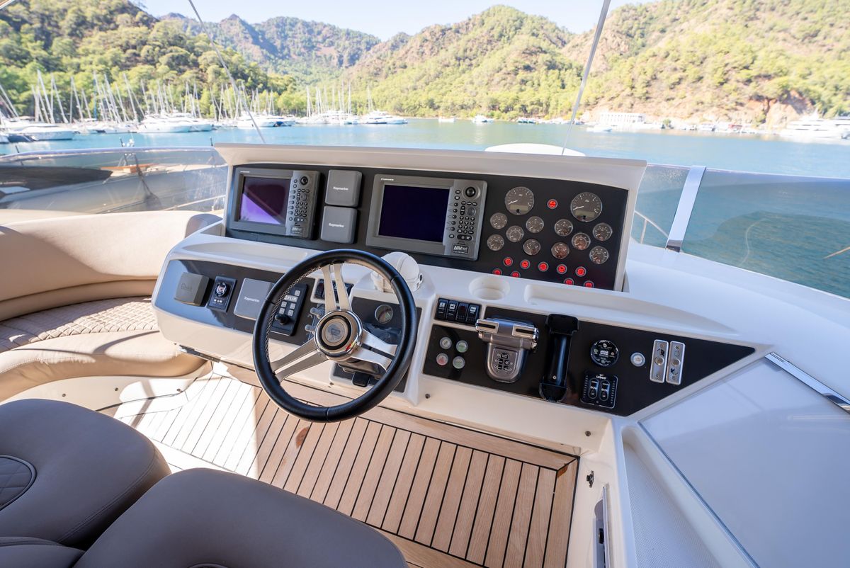 2008 Princess 74 