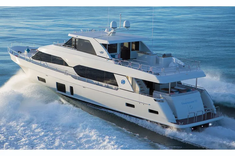 Bella Lisa Yacht Photos Pics Manufacturer Provided Image: 2020 Ocean Alexander 100 Skylounge Megayacht cruising on the ocean.