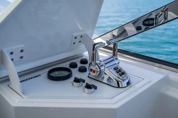 Risky Business Yacht Photos Pics (2) Wing Stations