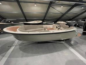 2022 Primeur 700 Tender