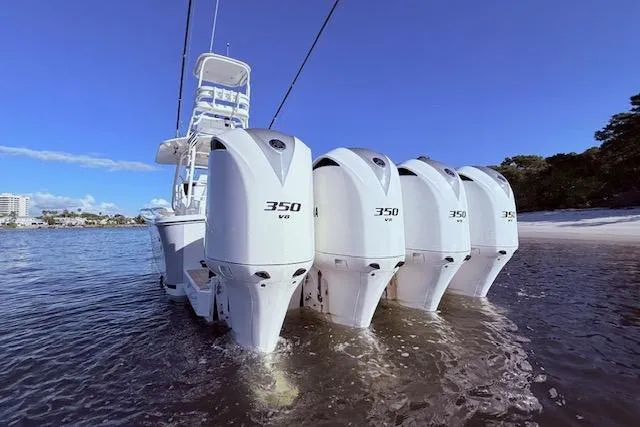  Yacht Photos Pics 2017 Regulator 41 boat with four 350 V8 engines in shallow water.