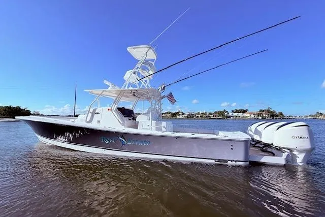  Yacht Photos Pics 2017 Regulator 41 boat with triple Yamaha engines on calm water.