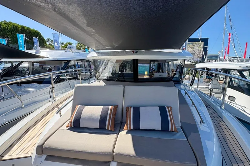  Yacht Photos Pics 2026 Wellcraft 44 Explorer yacht with sunshade and cushioned seating on deck.