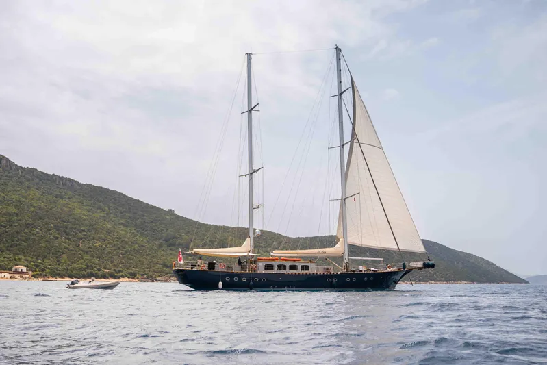 Le Pietre Yacht Photos Pics 