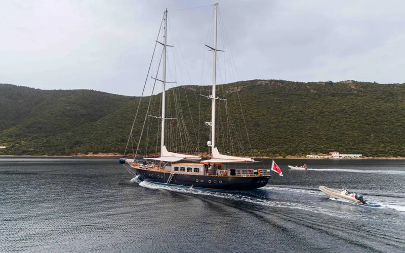 Le Pietre Yacht Photos Pics 