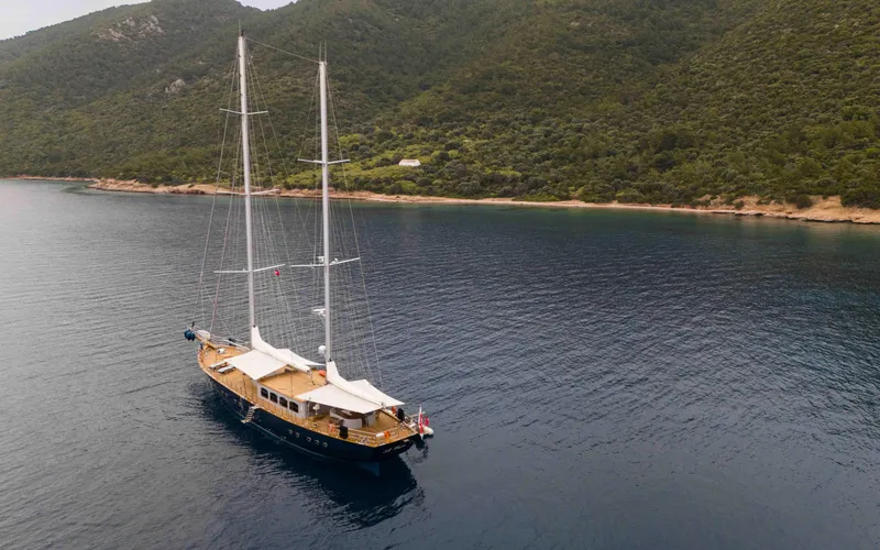 Le Pietre Yacht Photos Pics 