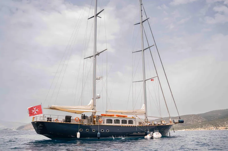 Le Pietre Yacht Photos Pics 